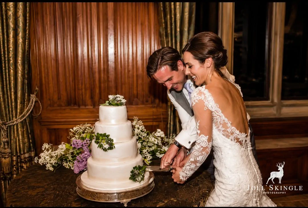 Wedding Cakes - Timeless Romance